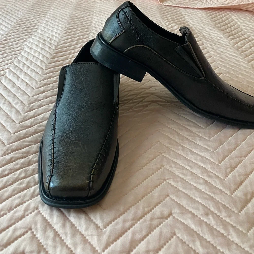 Shoes - Picture 2 of 4